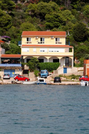 Apartments by the sea Tisno, Murter - 811